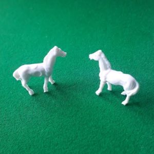 1/100 ölçek at beyaz